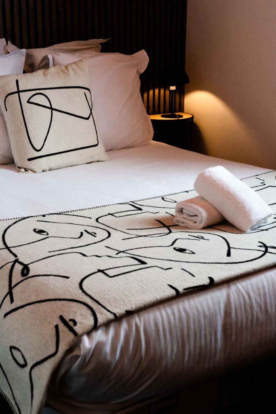 Hotel Le Lion D'Or Bernay  Kültér fotó