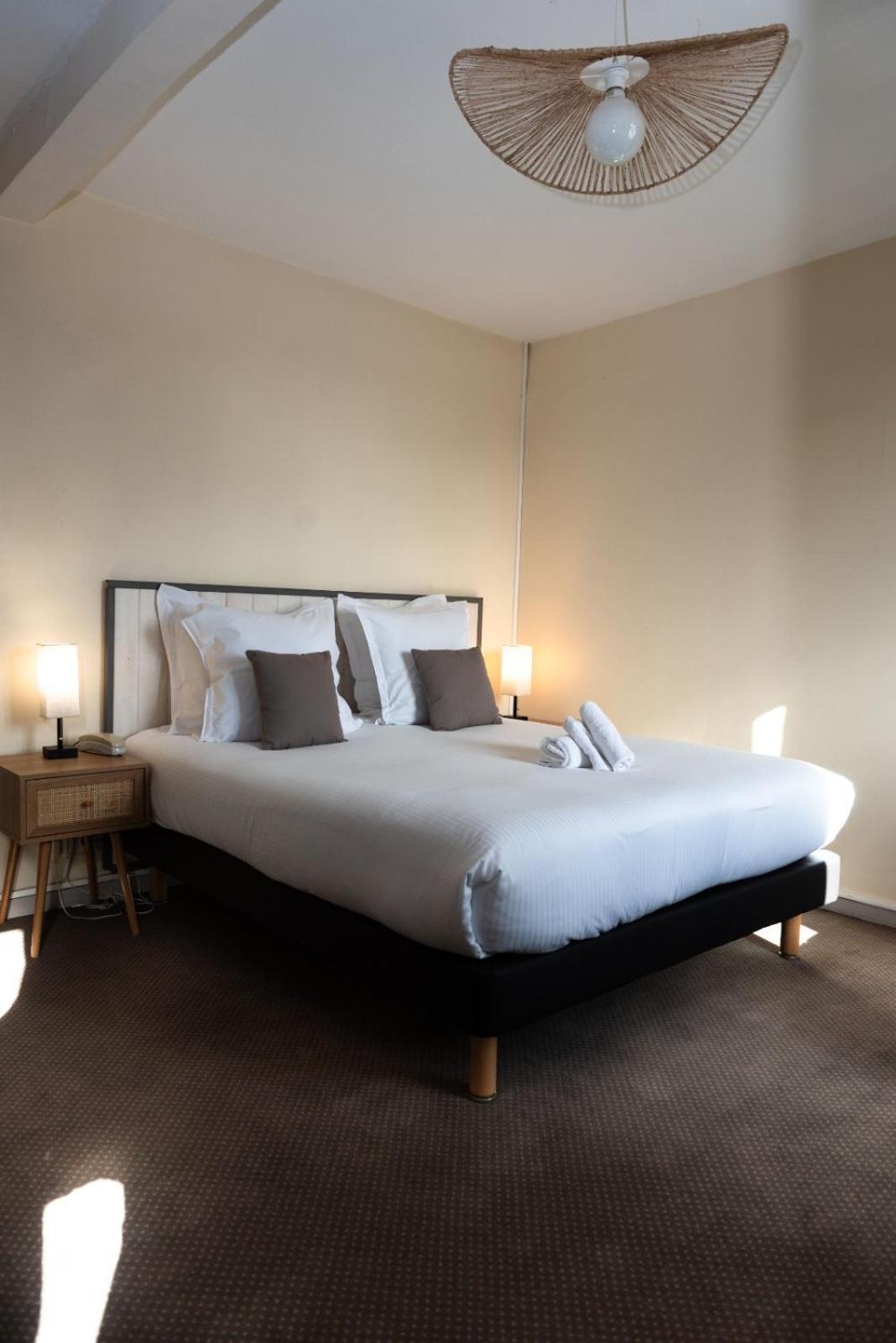 Hotel Le Lion D'Or Bernay  Kültér fotó